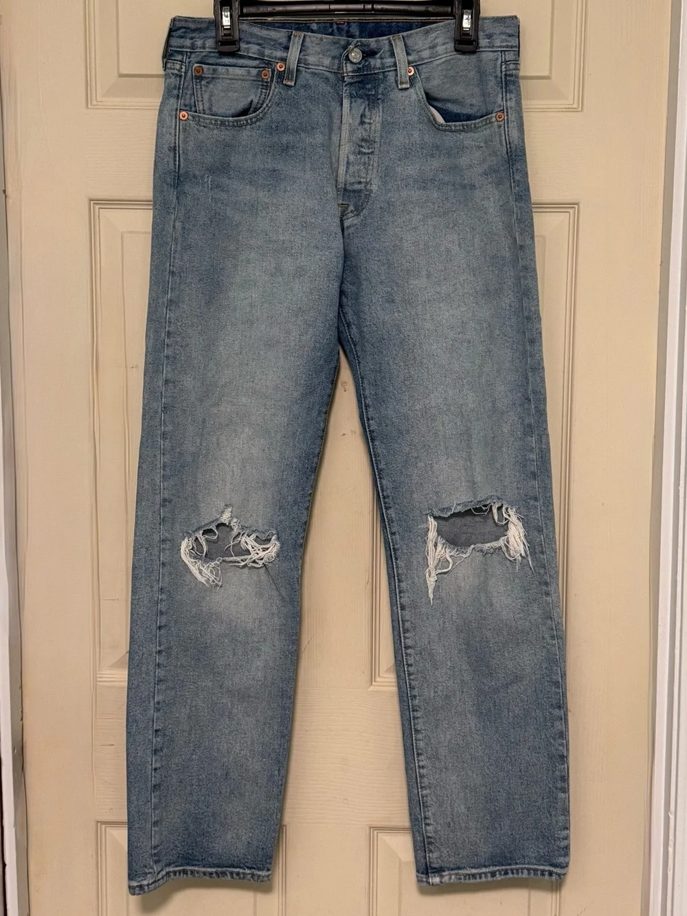 Levi’s 501 Original Men’s Jeans W32 L32 Light Wash Ripped Knees Blue Denim